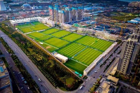 布雷默目前的合同到2027年。